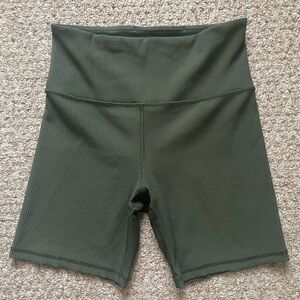 Athleta Elatation Rib 7” Bike Short - Medium